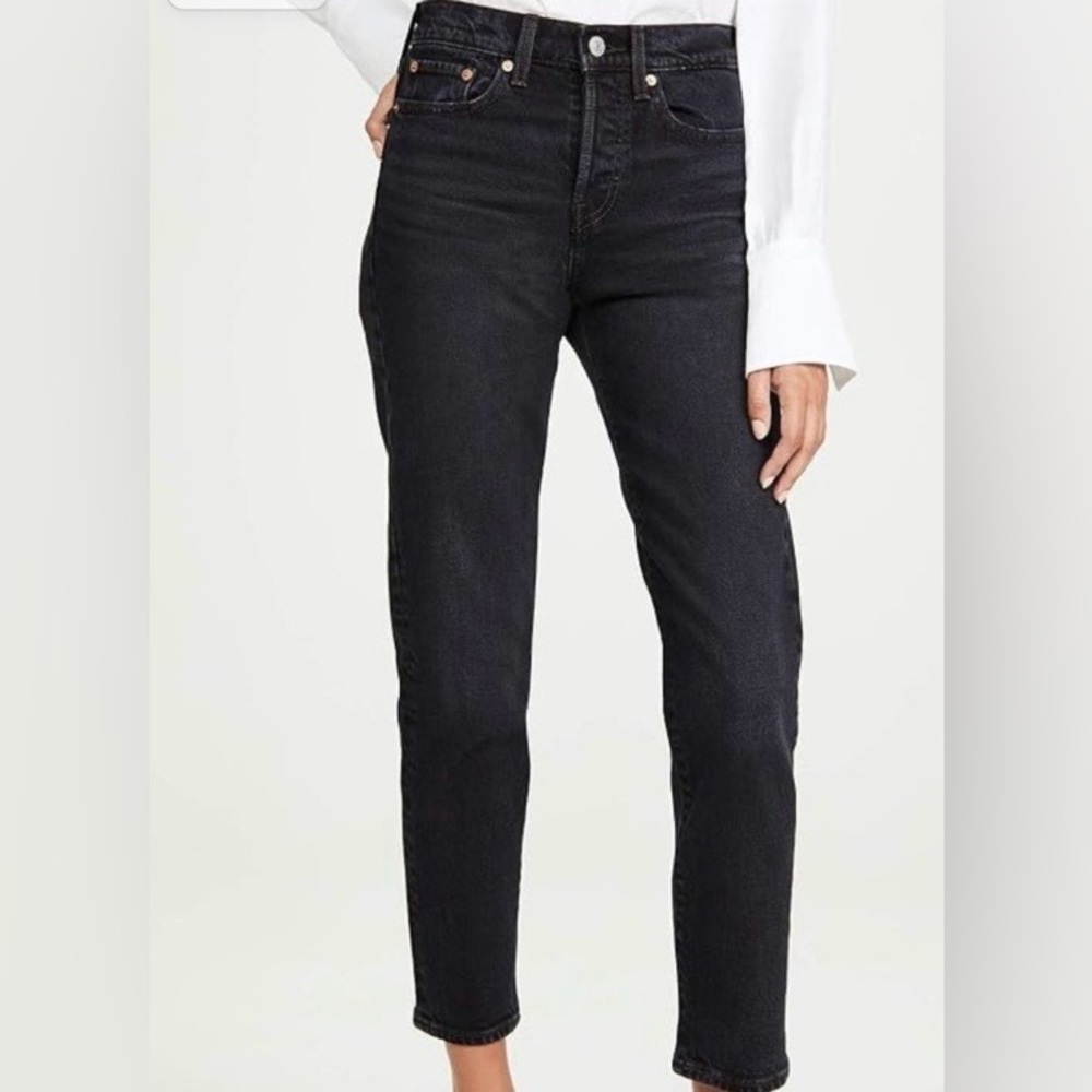 Levi’s Wedgie straight. Size 28.